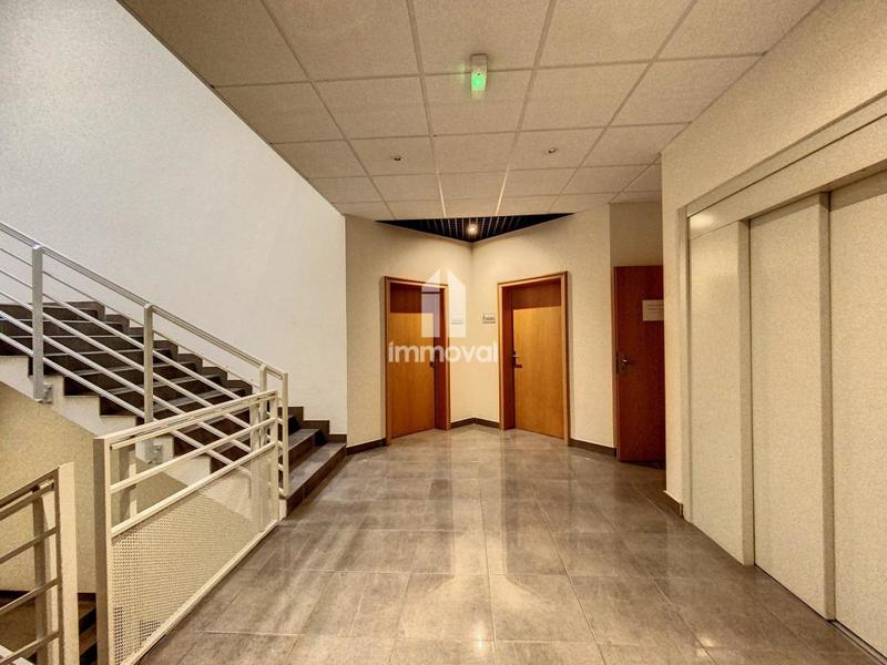 Bureau - 102 m² - 5 pièces