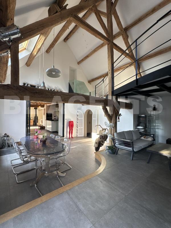 Maison - 225 m² - 7 pièces