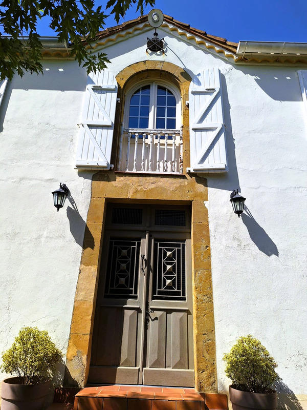 Propriété - 191 m² - 6 pièces