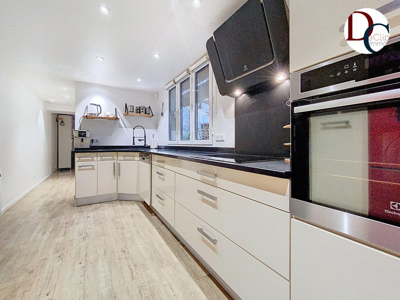 Maison - 197 m² - 10 pièces