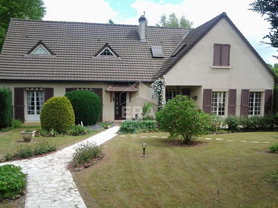 Maison - 227 m² - 9 pièces
