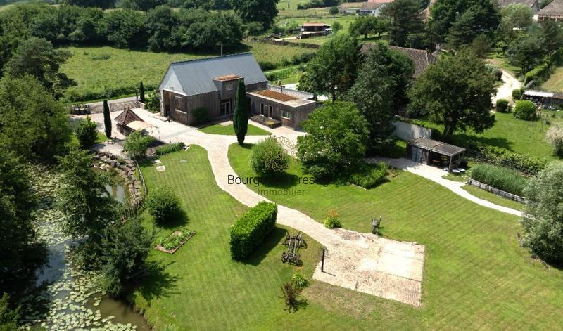 Propriété - 228 m² - 9 pièces