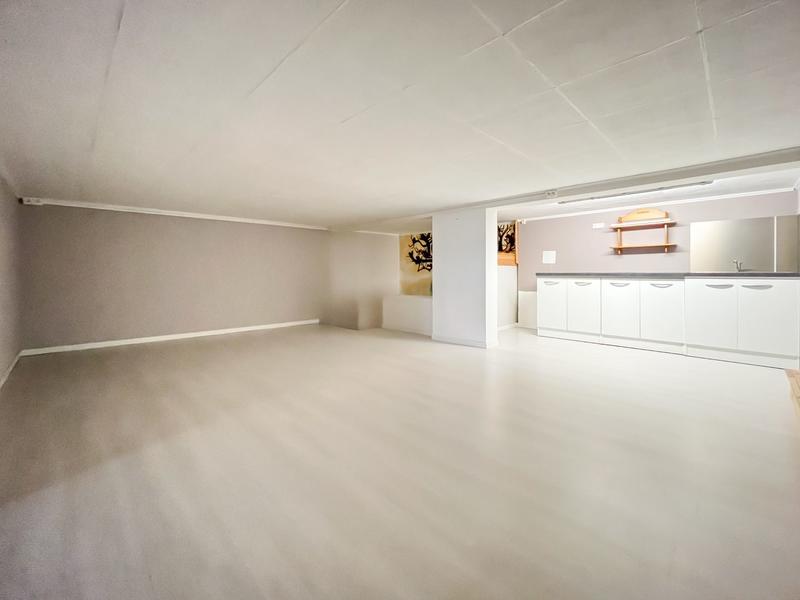 Local commercial - 130 m² - 6 pièces