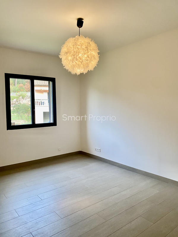 Propriété - 250 m² - 6 pièces