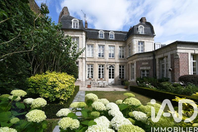 Maison - 240 m² - 8 pièces