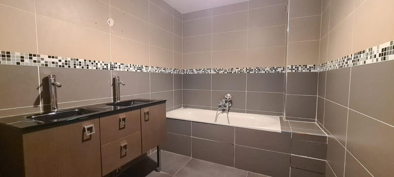 Maison - 175 m² - 9 pièces