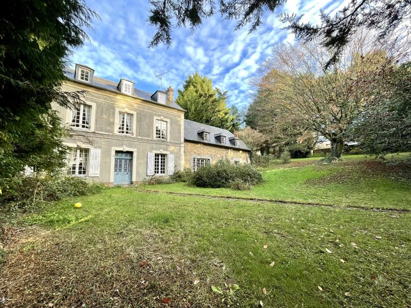 Maison - 274 m² - 12 pièces
