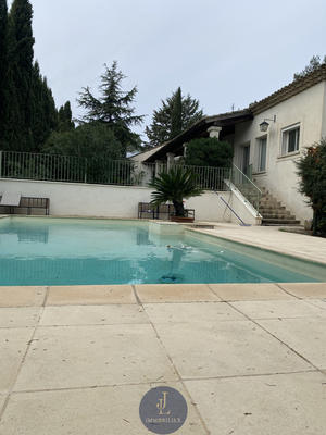 Villa - 260 m² - 6 pièces