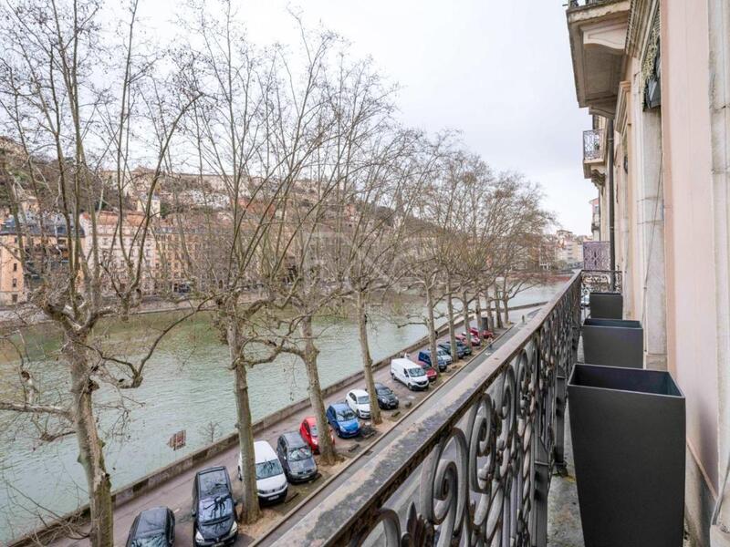 Appartement - 204 m² - 6 pièces