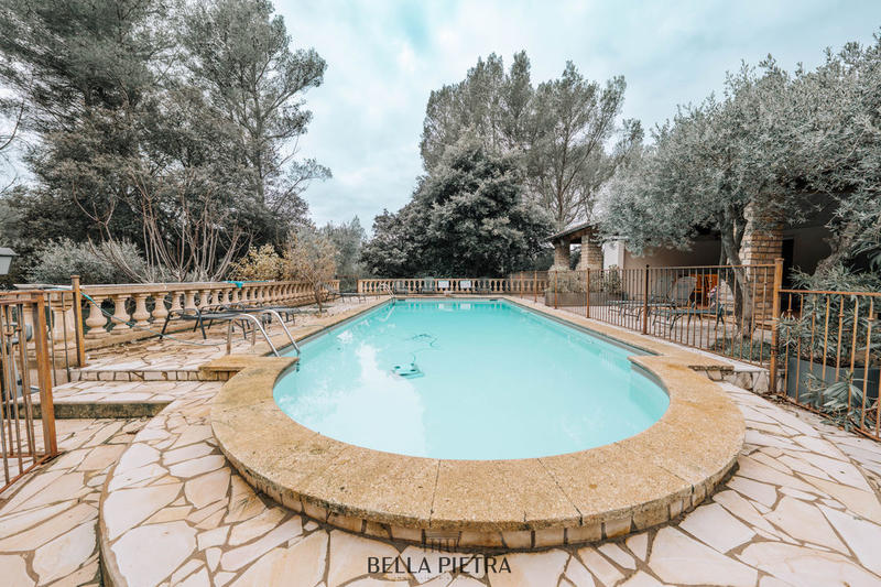 Maison - 351 m² - 15 pièces