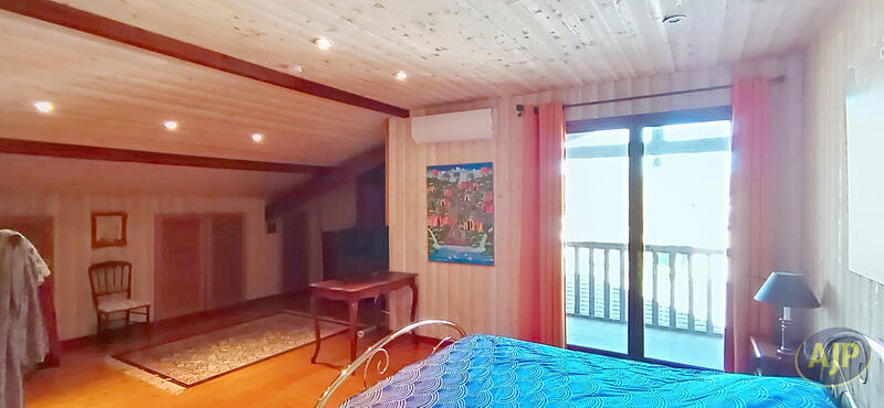 Maison - 180 m² - 8 pièces