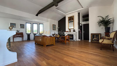 Maison - 305 m² - 7 pièces