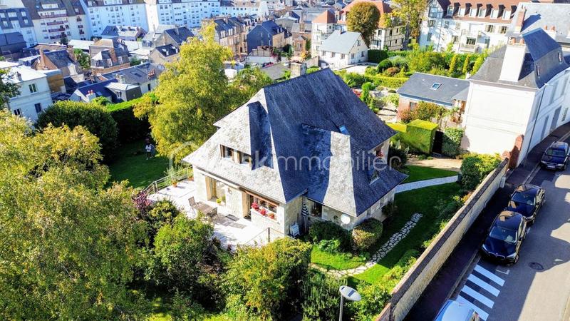 Demeure - 181 m² - 8 pièces