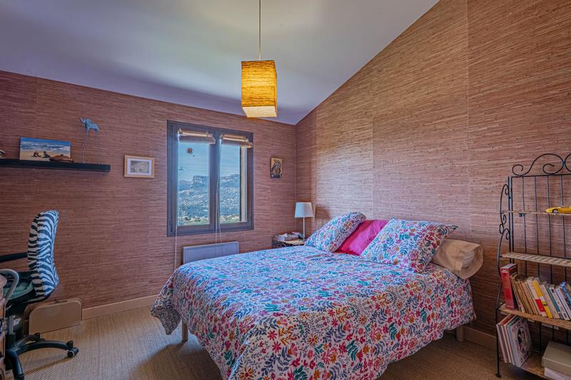 Maison - 181 m² - 8 pièces