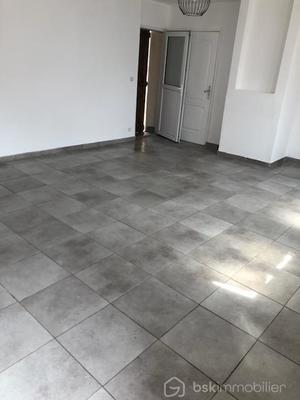 Maison - 255 m² - 3 pièces