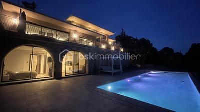 Villa - 370 m² - 10 pièces