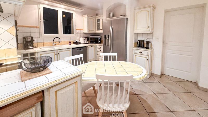 Maison - 180 m² - 9 pièces