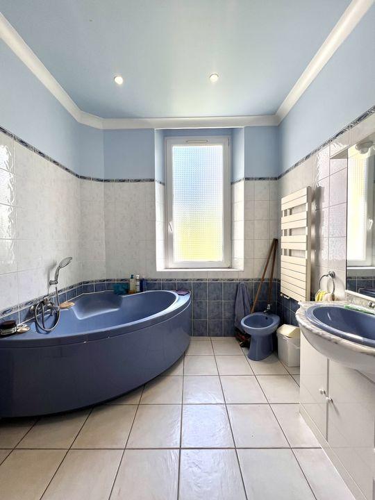 Maison - 178 m² - 7 pièces