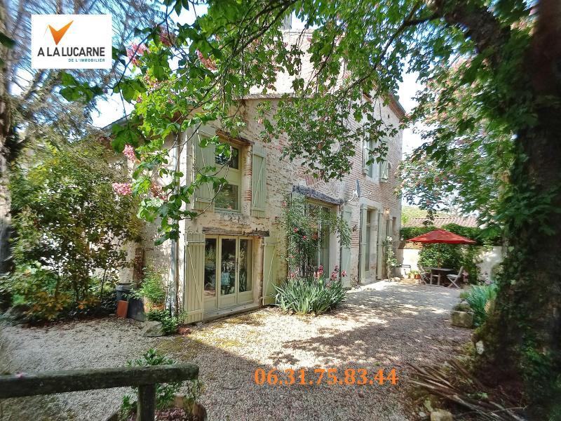 Maison - 255 m² - 9 pièces