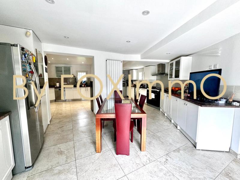 Maison - 230 m² - 6 pièces