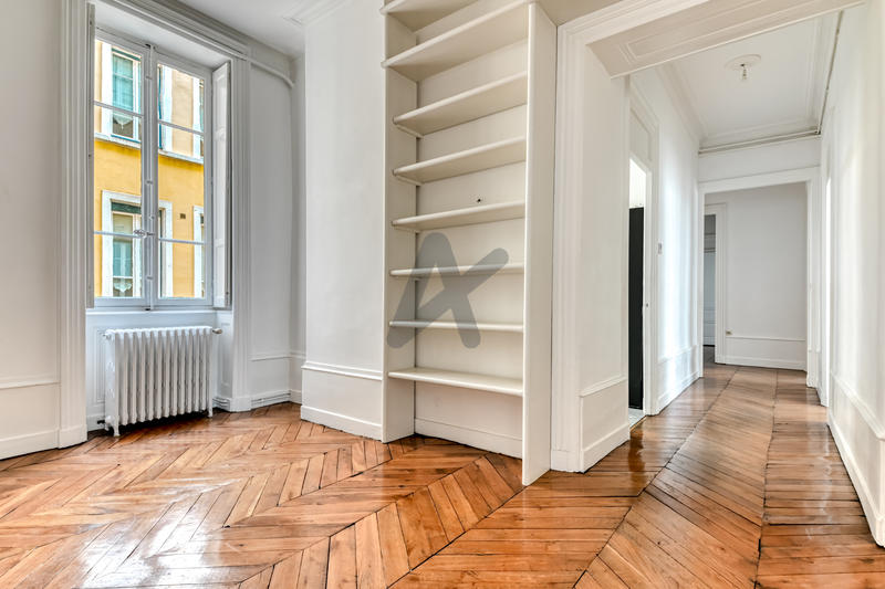 Appartement - 240 m² - 8 pièces