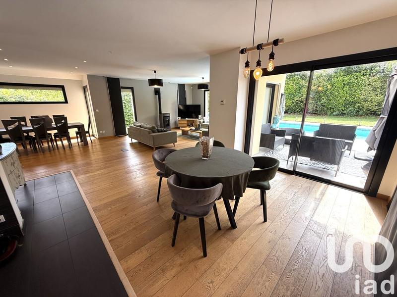 Maison - 355 m² - 10 pièces