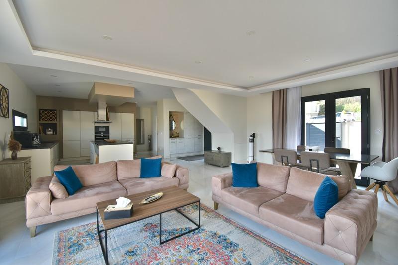 Maison - 151 m² - 6 pièces