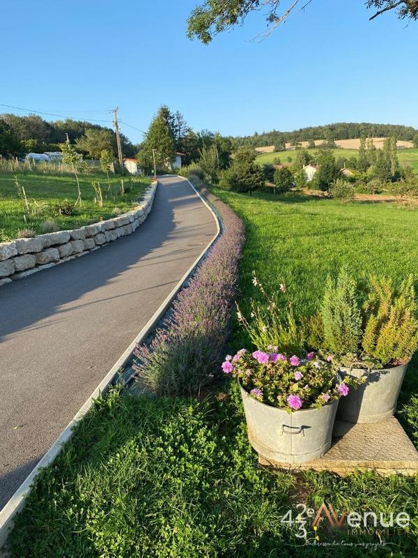 Maison - 375 m² - 9 pièces