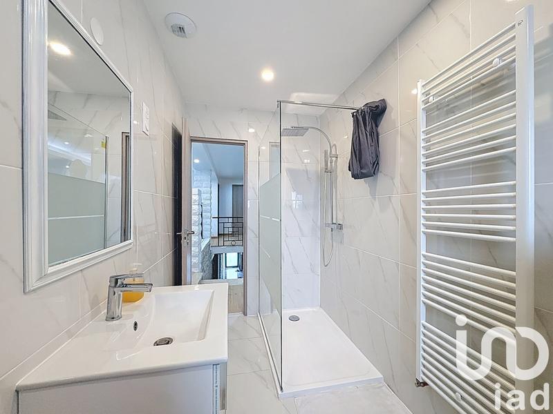 Maison - 250 m² - 10 pièces