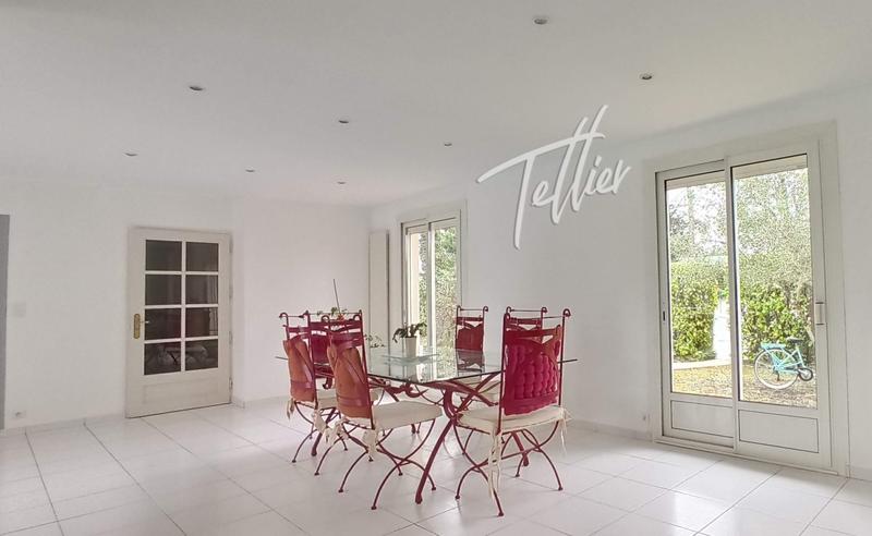 Maison traditionnelle - 204 m² - 6 pièces