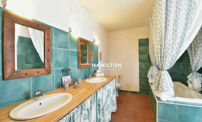 Maison de maîtres - 830 m² - 24 pièces