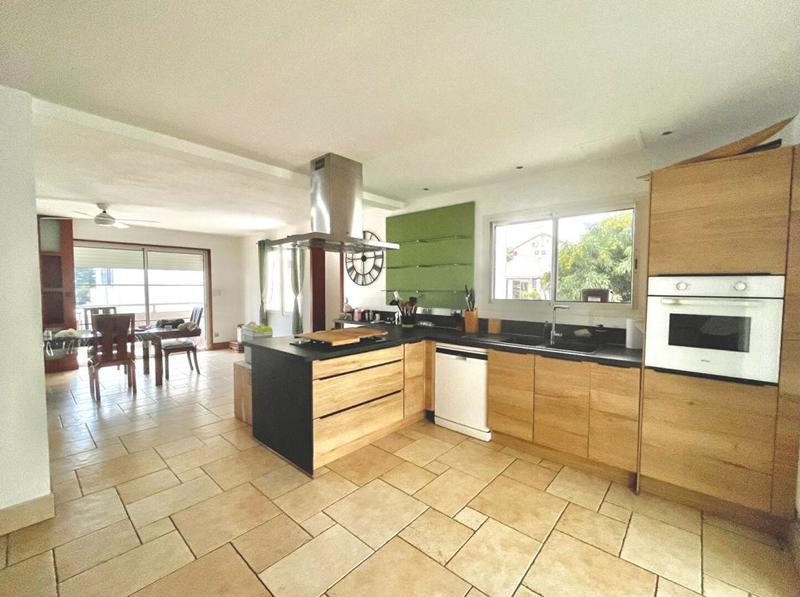 Maison - 170 m² - 5 pièces