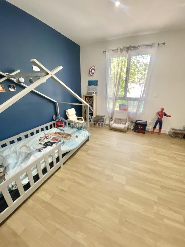 Maison - 233 m² - 7 pièces