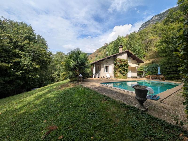 Villa - 205 m² - 5 pièces