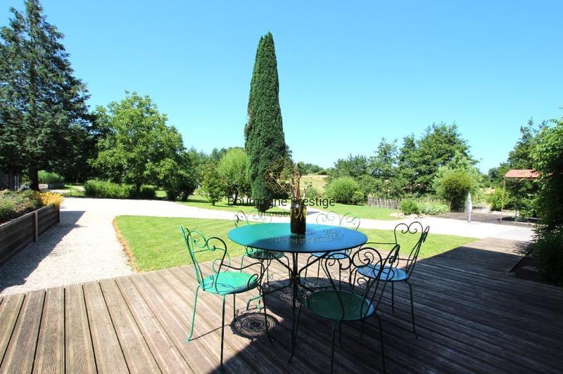 Propriété - 228 m² - 9 pièces