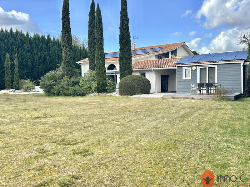 Maison - 315 m² - 9 pièces