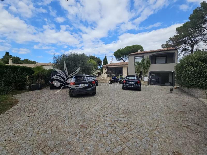 Villa - 200 m² - 5 pièces