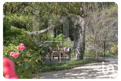 Maison - 225 m² - 8 pièces