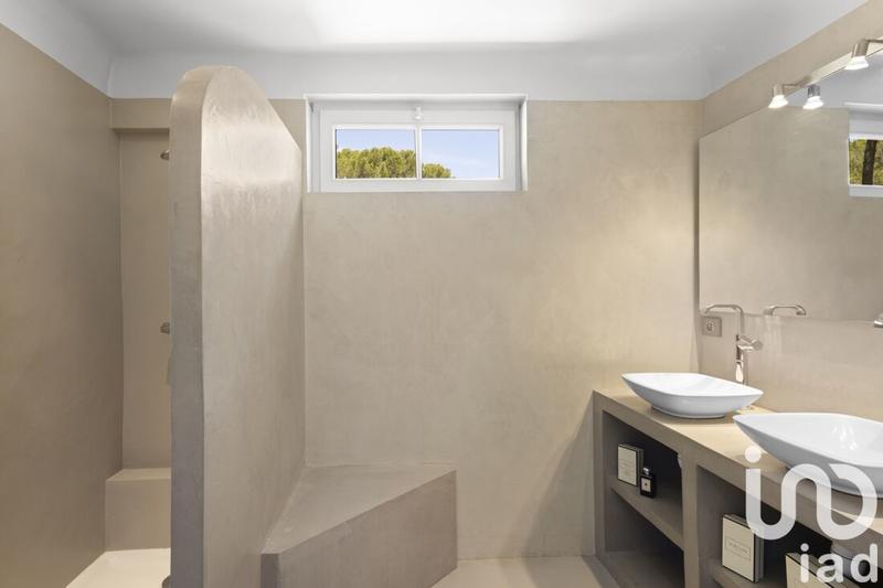 Maison - 220 m² - 5 pièces