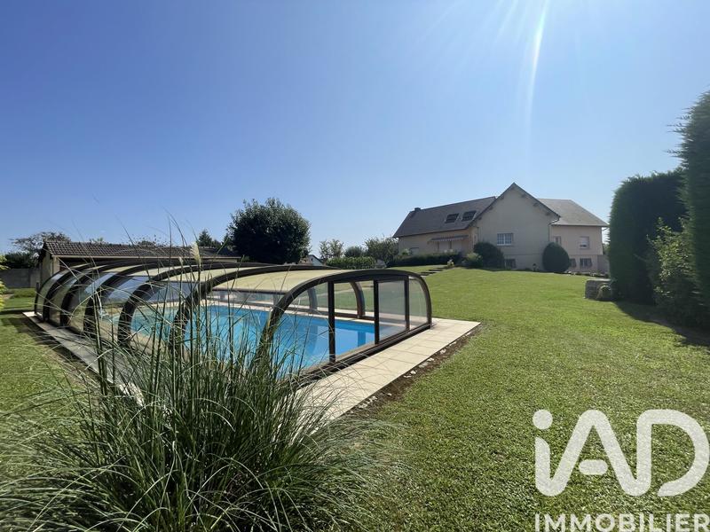 Maison - 317 m² - 12 pièces