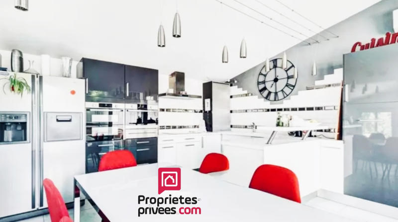 Maison - 180 m² - 8 pièces