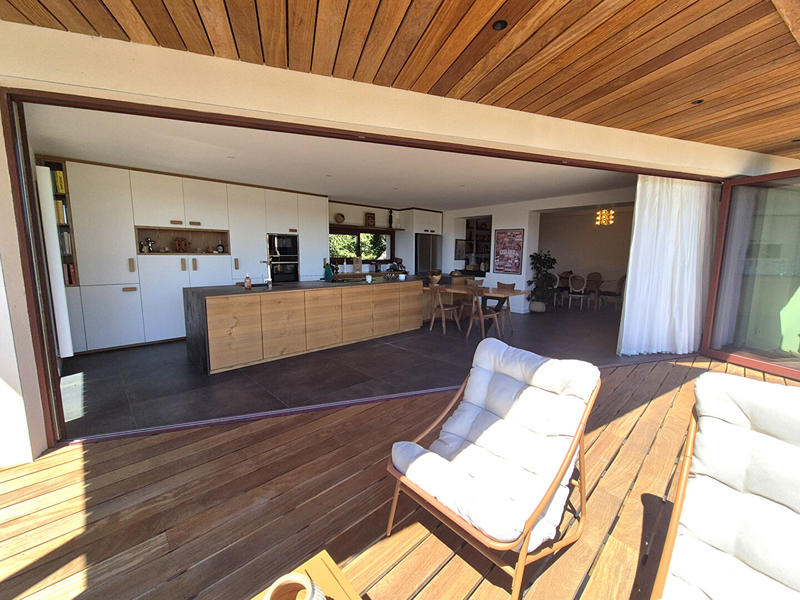 Maison - 368 m² - 8 pièces