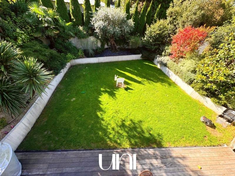 Maison - 270 m² - 7 pièces