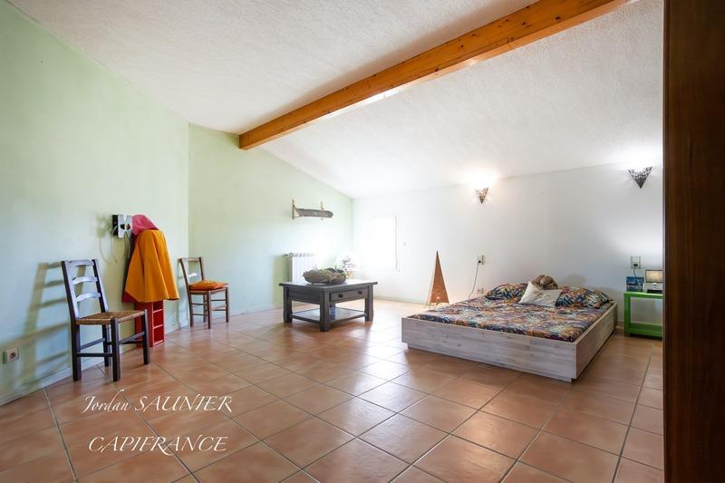 Maison traditionnelle - 372 m² - 8 pièces