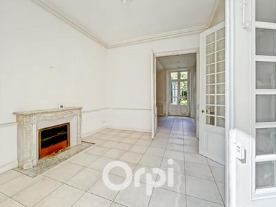 Maison - 231 m² - 8 pièces