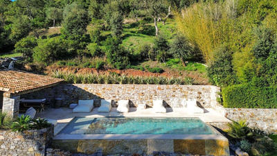 Maison traditionnelle - 245 m² - 5 pièces