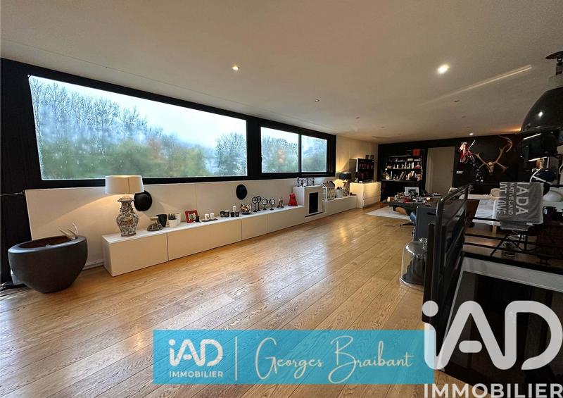 Maison - 250 m² - 6 pièces