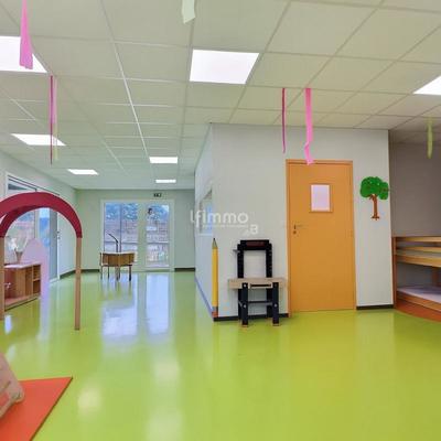 Local d'activité / Entrepôt - 190 m² - 8 pièces