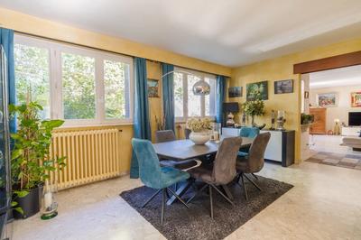 Maison - 230 m² - 10 pièces