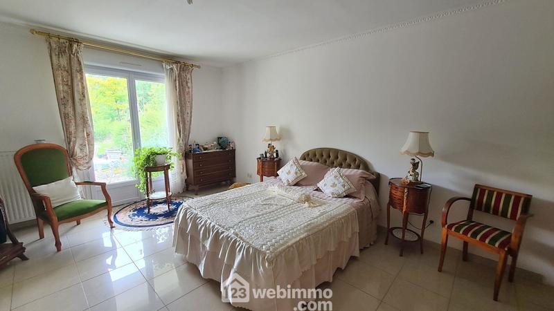 Maison - 230 m² - 8 pièces